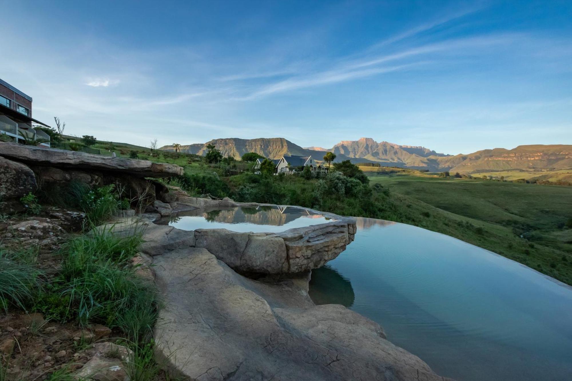 Dragonview Lodge Champagne Valley Εξωτερικό φωτογραφία